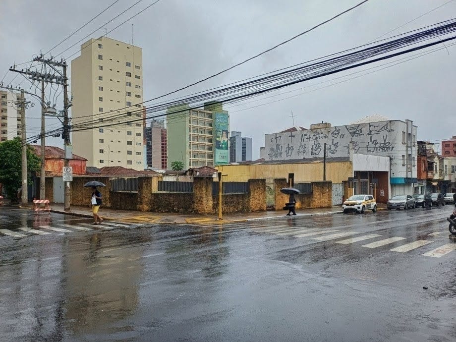 Terreno Rua Rio Branco esquina com bandeirantes