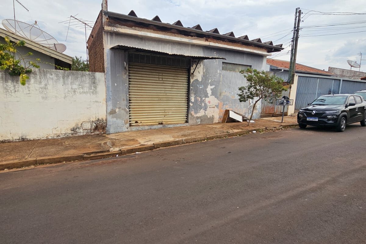 Casa no Santa Luzia para investidor –  6 kitinetes e um salão comercial – Bauru