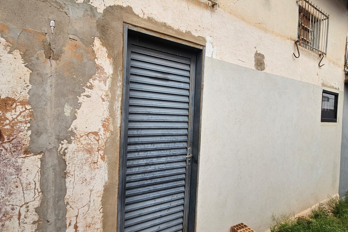 Casa no Santa Luzia para investidor –  6 kitinetes e um salão comercial – Bauru