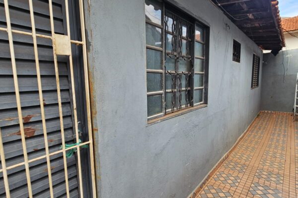 Casa no Santa Luzia para investidor –  6 kitinetes e um salão comercial – Bauru