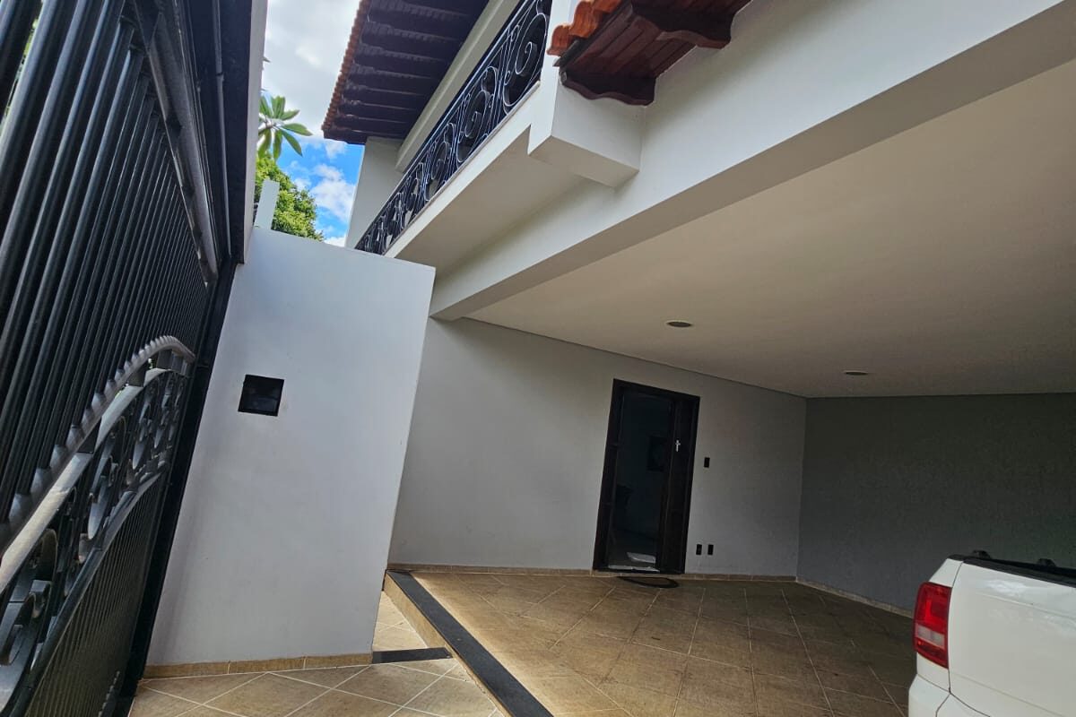 Sobrado Santa Luzia – 3 dormitórios sendo 1 suíte, completo em armários, imovel de alto padrão – Bauru