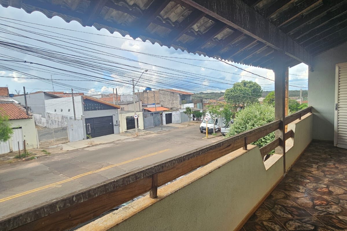 Sobrado Jd Mendonça.2 dormitórios com sacada dupla.
