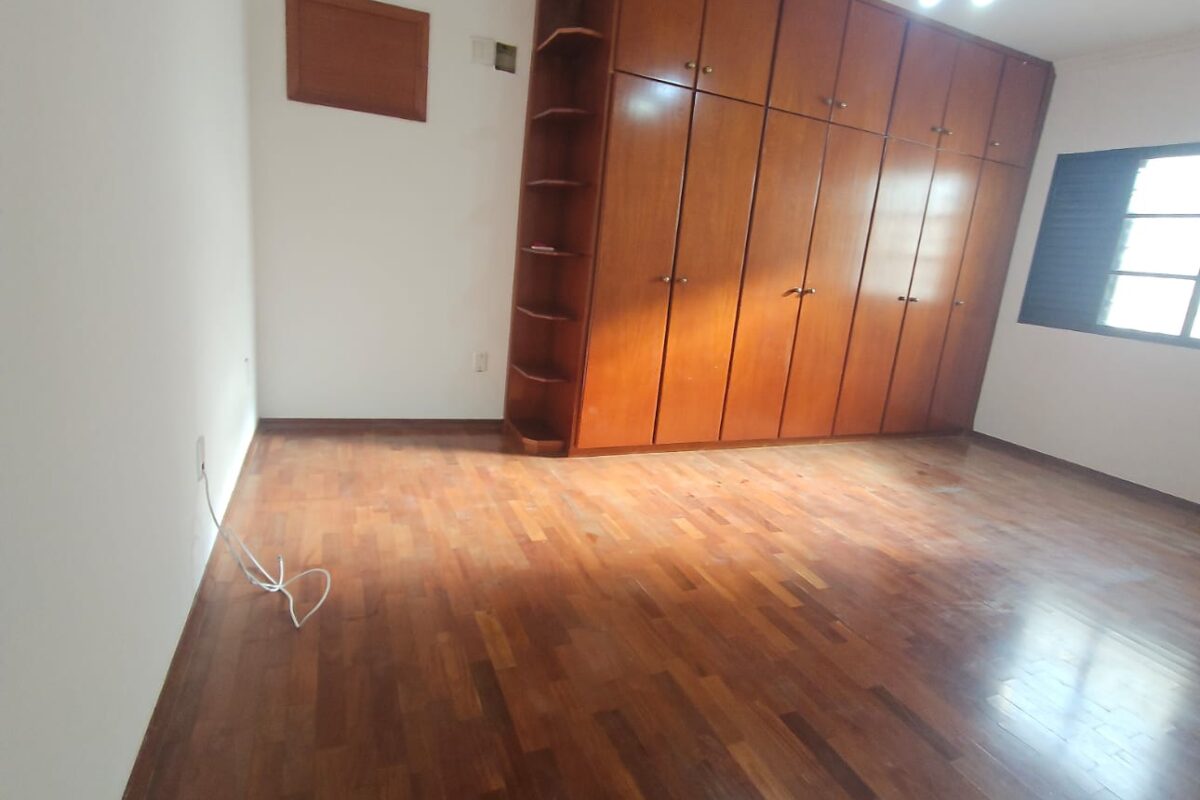 CASA NO JD TERRA BRANCA.