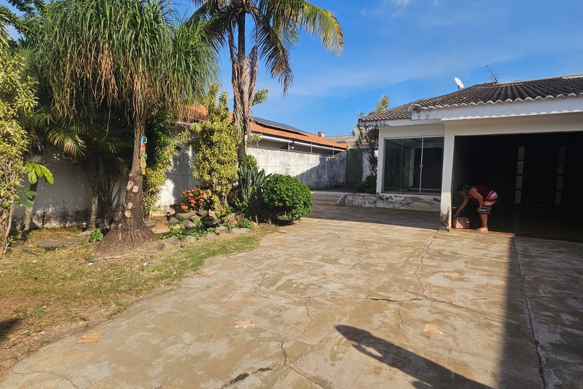 CASA NO JD TERRA BRANCA.